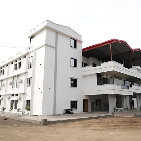 Navkar Palace Hotel & Resort, Sanawad Dış mekan fotoğraf