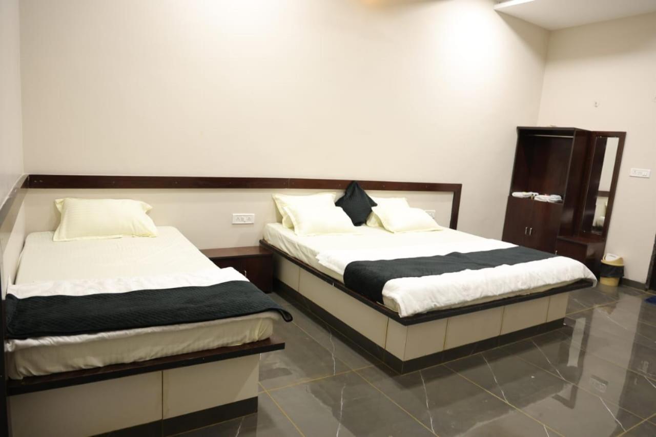 Navkar Palace Hotel & Resort, Sanawad Dış mekan fotoğraf