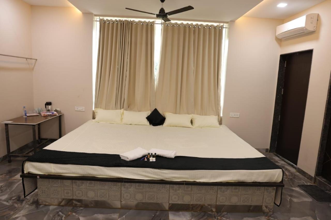 Navkar Palace Hotel & Resort, Sanawad Dış mekan fotoğraf