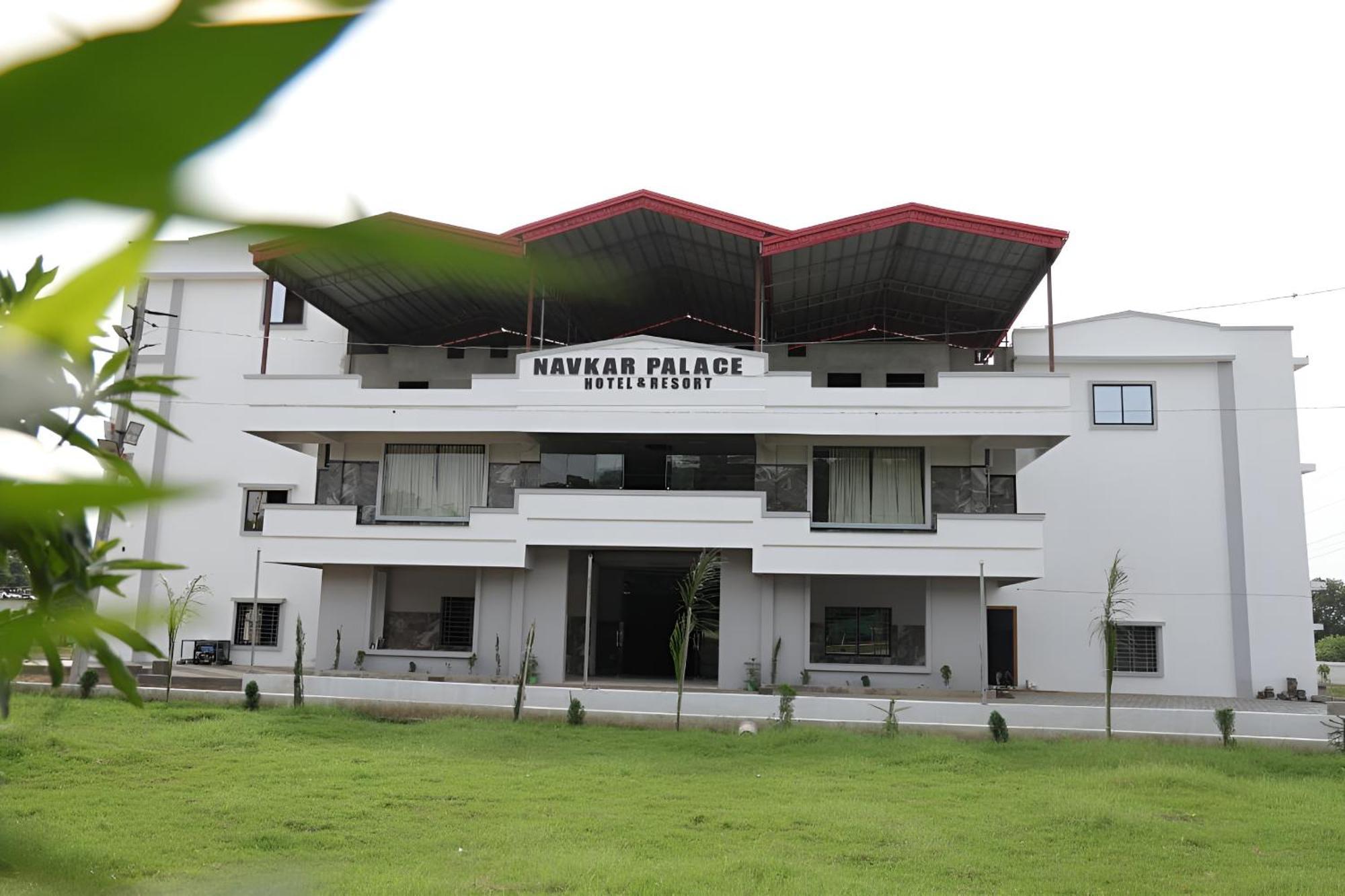 Navkar Palace Hotel & Resort, Sanawad Dış mekan fotoğraf
